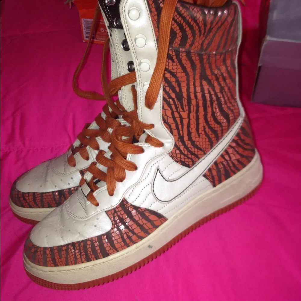 Women’s air force 1Supreme 6 inch high tiger boot